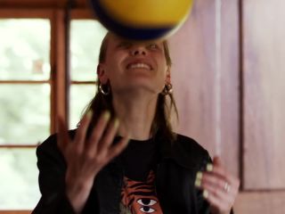 Nudeceleb- Antoinette Ullrich, Sophie Vergeres – Amira (2022) HD 1080p