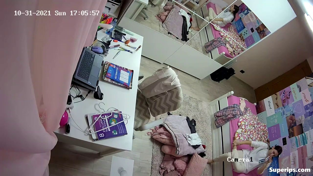 IPCAM – British college girl is changing clothes