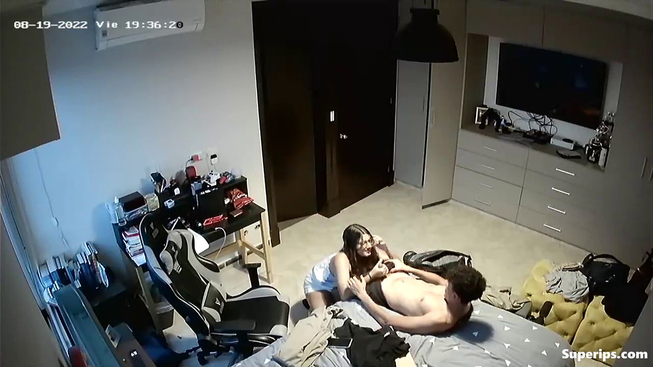 IPCAM – Petite teenage girl and her boyfriend