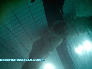 Underwatersexcam.com- Diving and teasing model couple