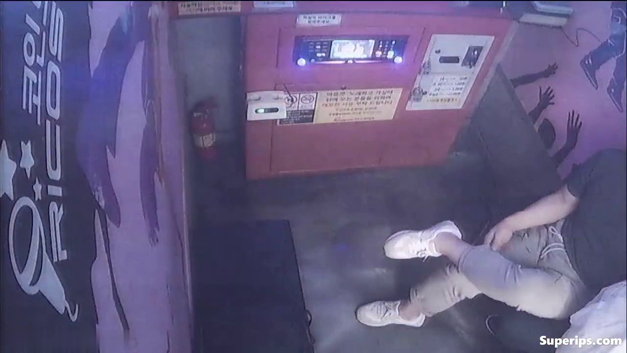 IPCAM – Hot Korean couple at a karaoke bar