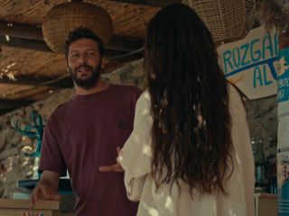 Nudeceleb- Hande Ercel – Chasing the Wind (Ruzgara Birak) 2025 HD 1080p