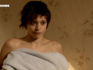 Nudeceleb- Lizzie Brochere-Un petit bout de France (2012) HD 720p