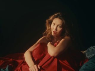 Nudeceleb- Ella Hunt – Subway Trash (2025) HD 1080p