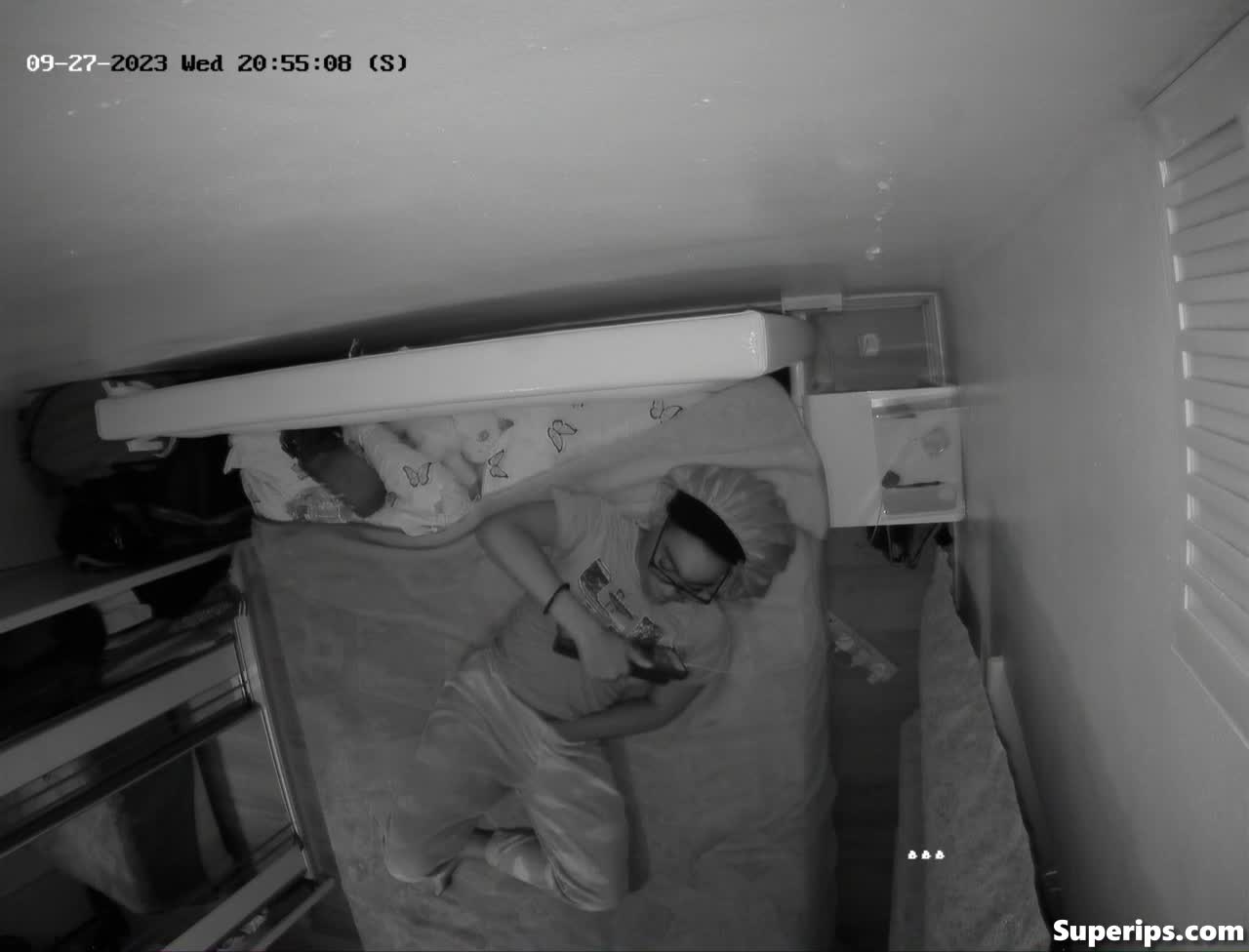 IPCAM – Black American teen masturbates while watching porn