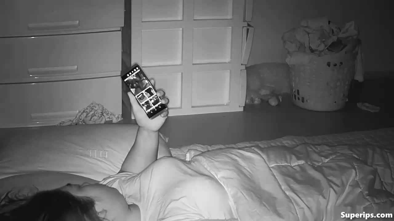 IPCAM – Chubby Japanese girl masturbates watching Xvideos