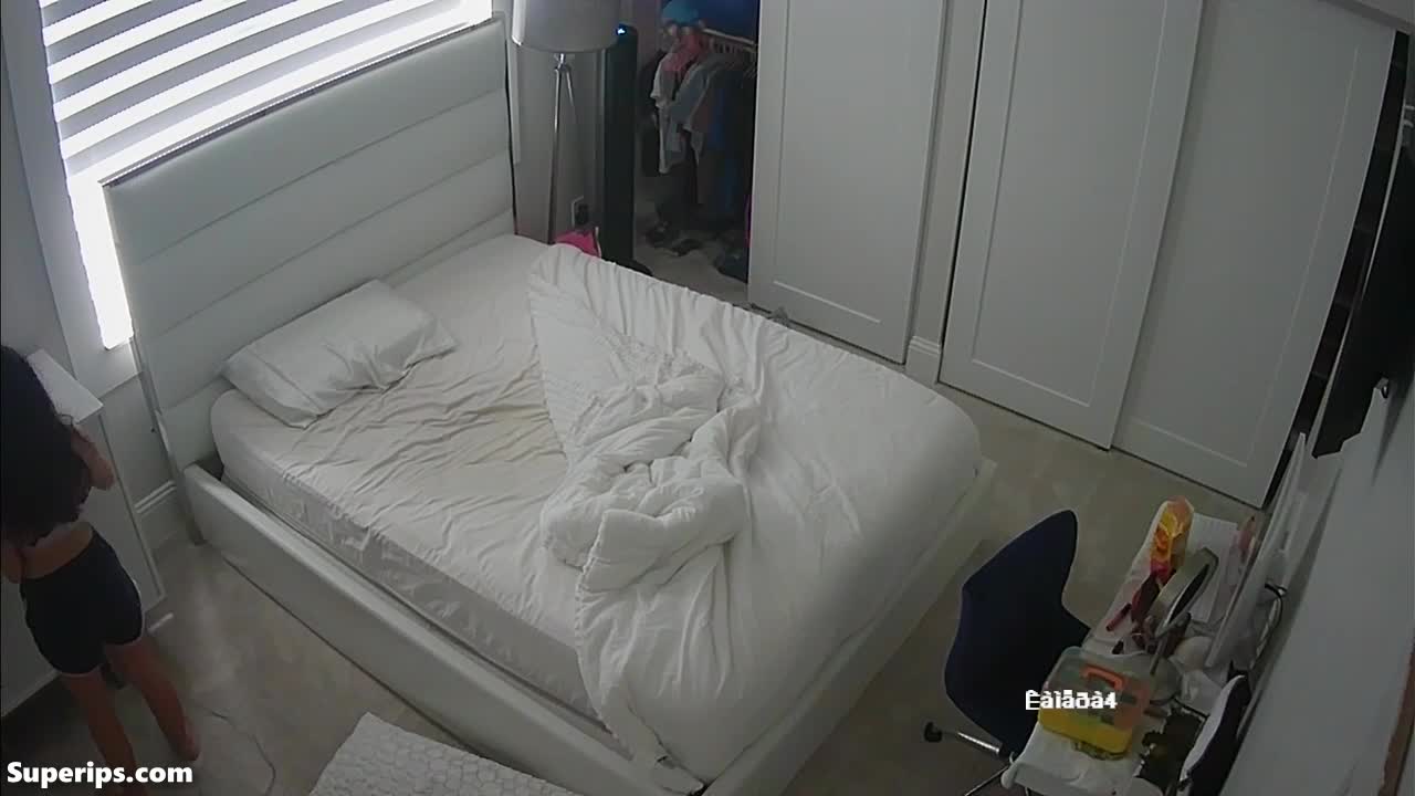 IPCAM – American petite teen does sexy dances for TikTok