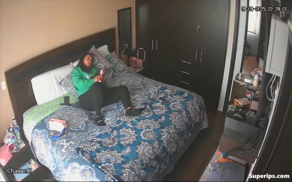 IPCAM – Mature Latina mom masturbates in secret