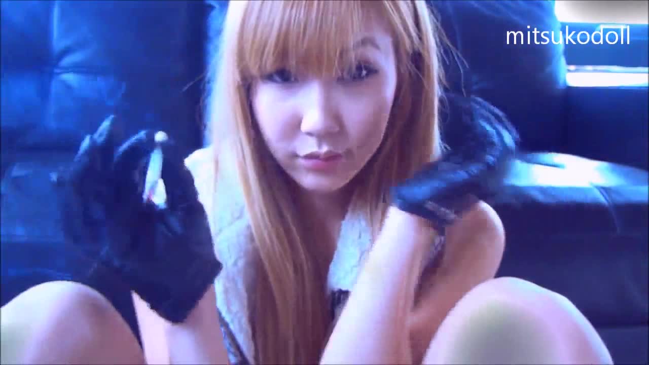 mitukodoll smokinng Gloves Smoking Mitsukodoll - Smoking Porn | Smoking Fetish | Smoke Porn 🚬