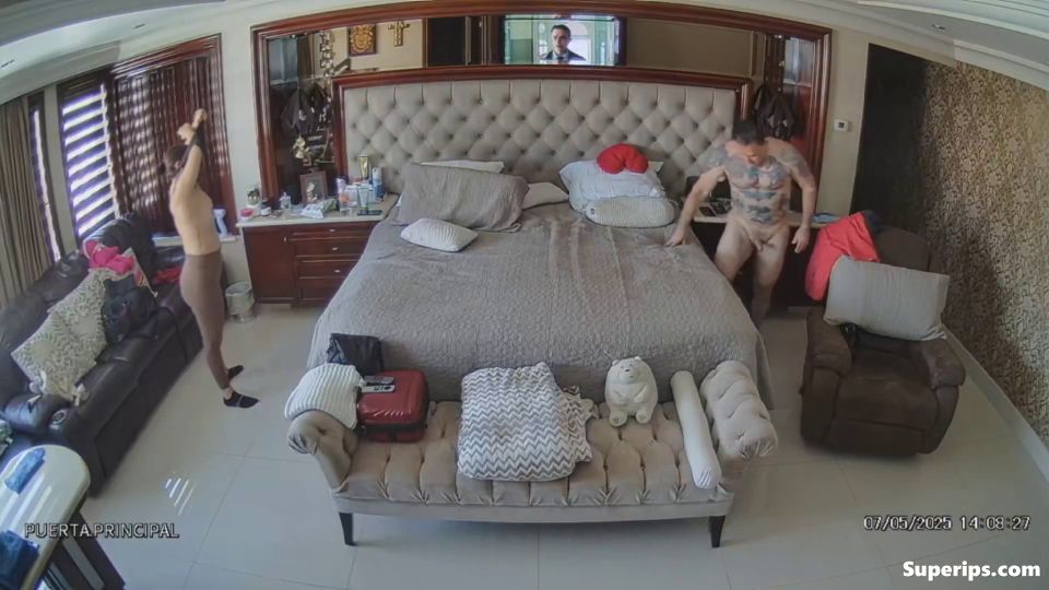 IPCAM – Latina MILF wife gets a sexual massage