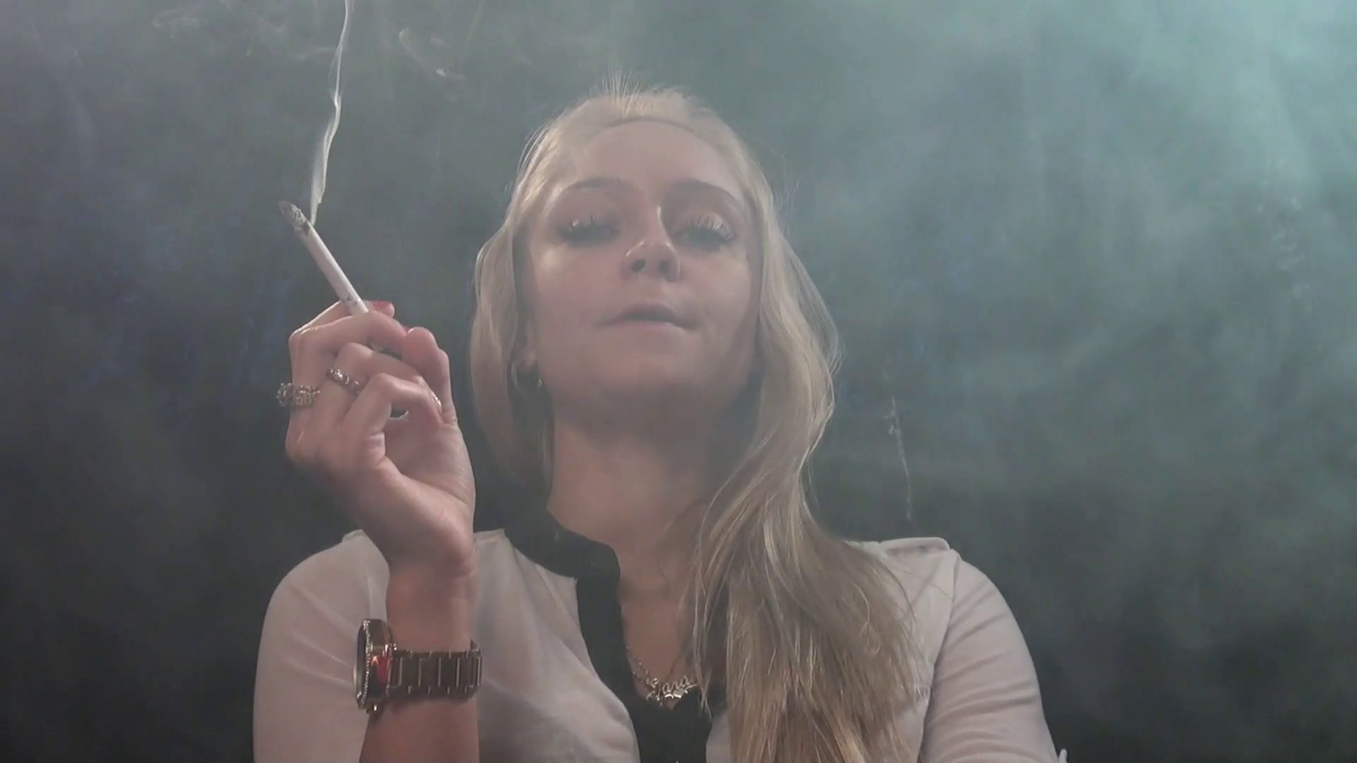 Glam clip-1380 Ashtray POV Quebec Smoke