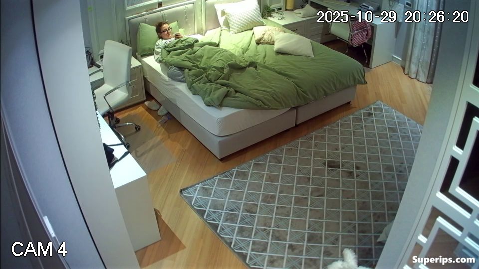IPCAM – German nerdy girl masturbates brutally