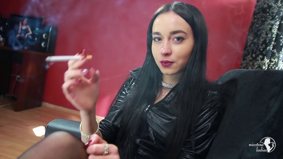 Naomi cute smoking doll Nicotine Ladies
