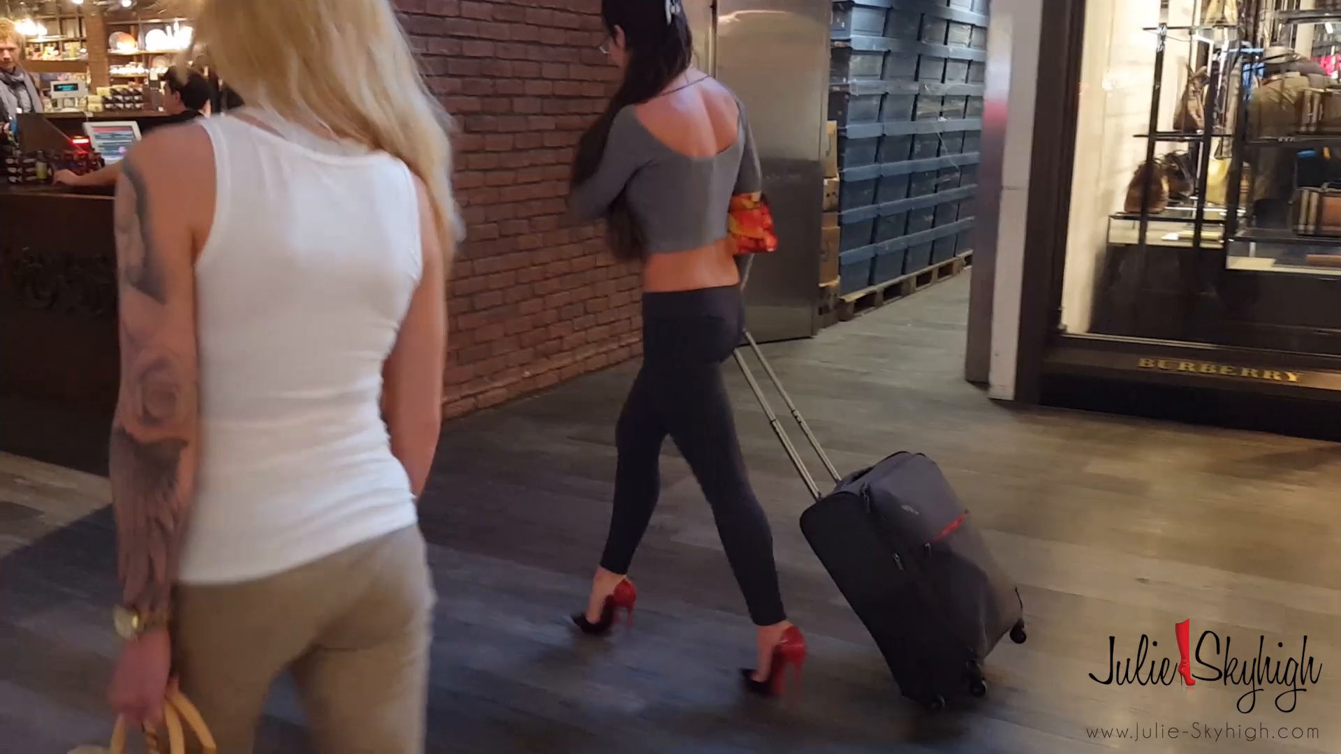 Airport in 13cm Arched High Heels Hot Chicks Louboutin with Sexy Leggin and Nude Belly