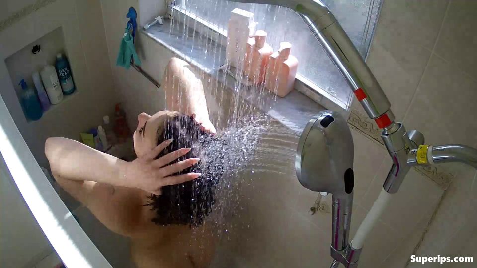 IPCAM – American teenage girl takes a long shower