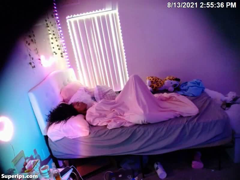 IPCAM – Young British black girl masturbates slowly