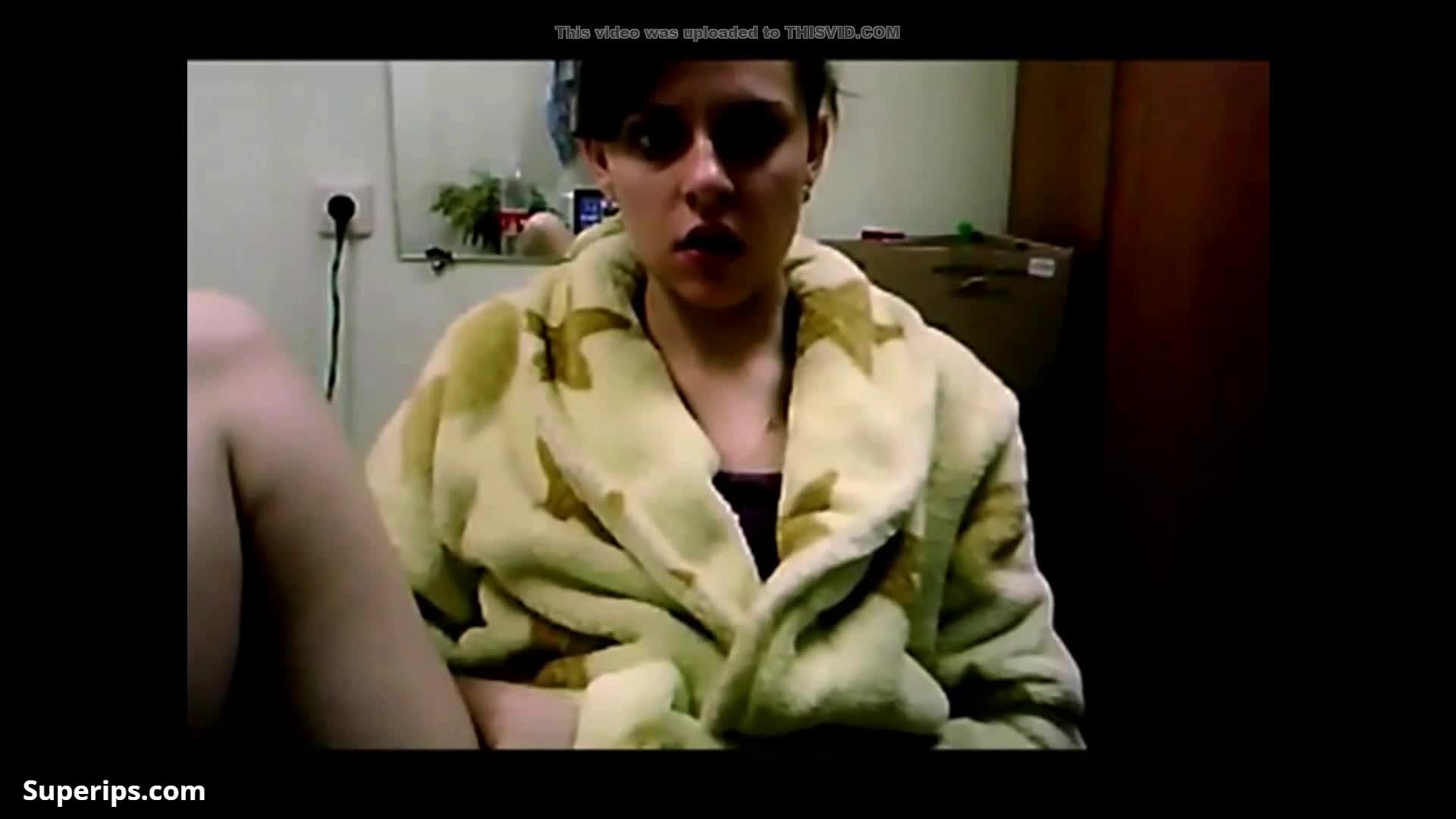 RAT webcam – Pale black-haired girl masturbates