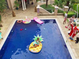 Nudeceleb- Busi Lurayi, Dippy Padi – How to Ruin Christmas The Wedding s01e01-03 (2020) HD 1080p