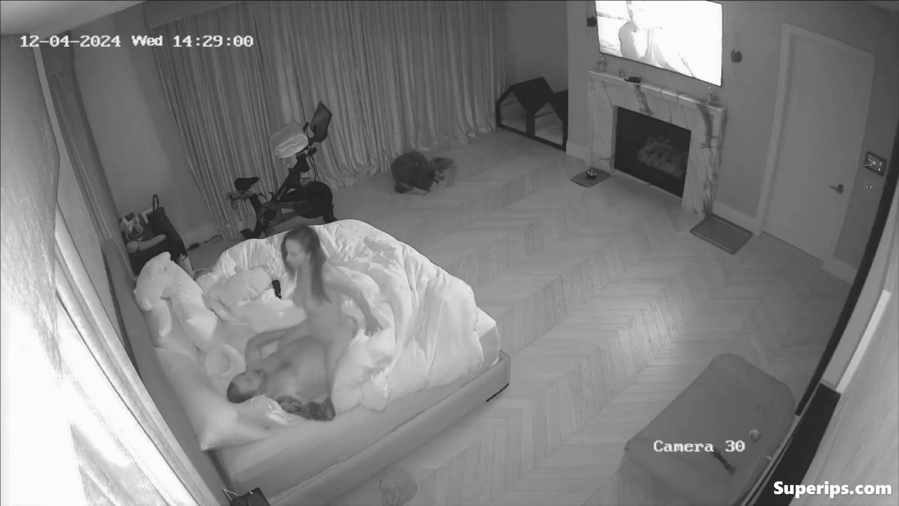 IPCAM – British married couple has late-night sex