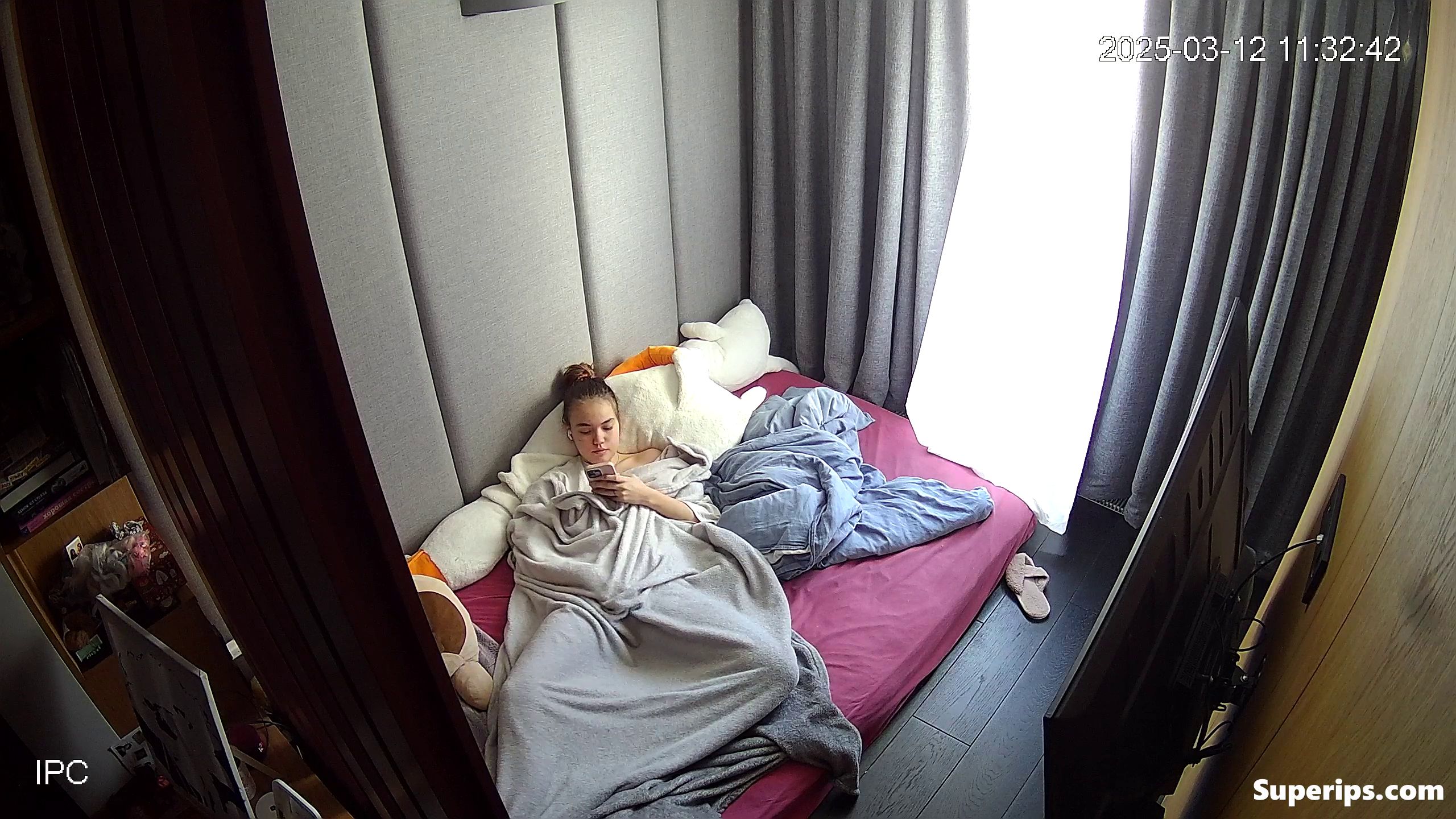 IPCAM – Petite Slavic girl masturbates hard