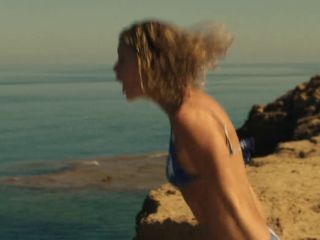 Nudeceleb- Elena Kampouris – Here Now (Fino alla fine) (2024) HD 1080p