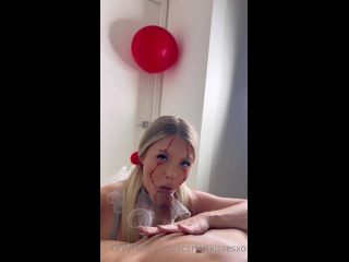 Private-recordings-of-webcam-models- ScarlettKissesxo-Pennywise-RoleplaySextape