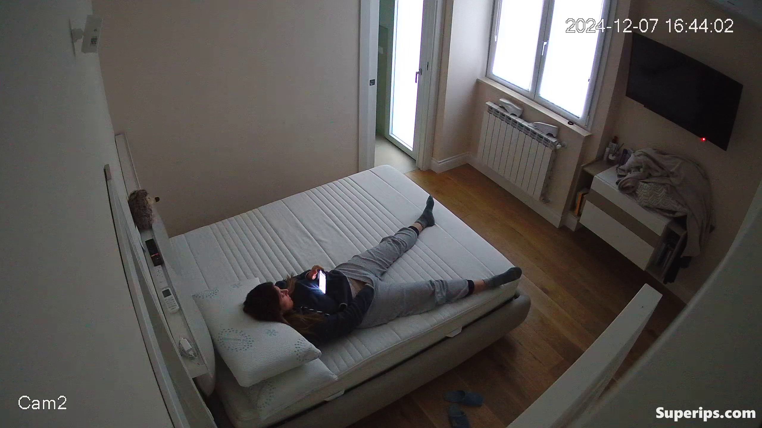IPCAM – Hot German MILF masturbates on her bed