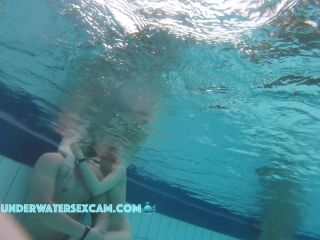 Underwatersexcam.com- A perfectly shaved couple