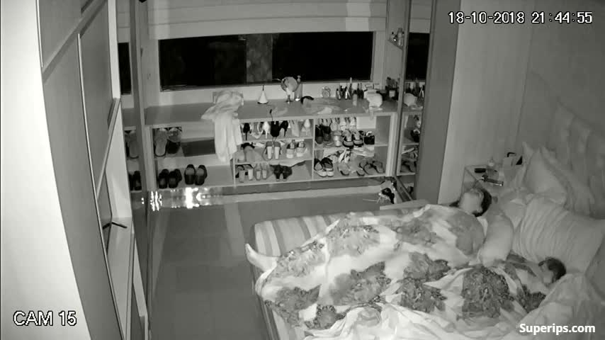 IPCAM – Mature woman masturbating alone in her bed