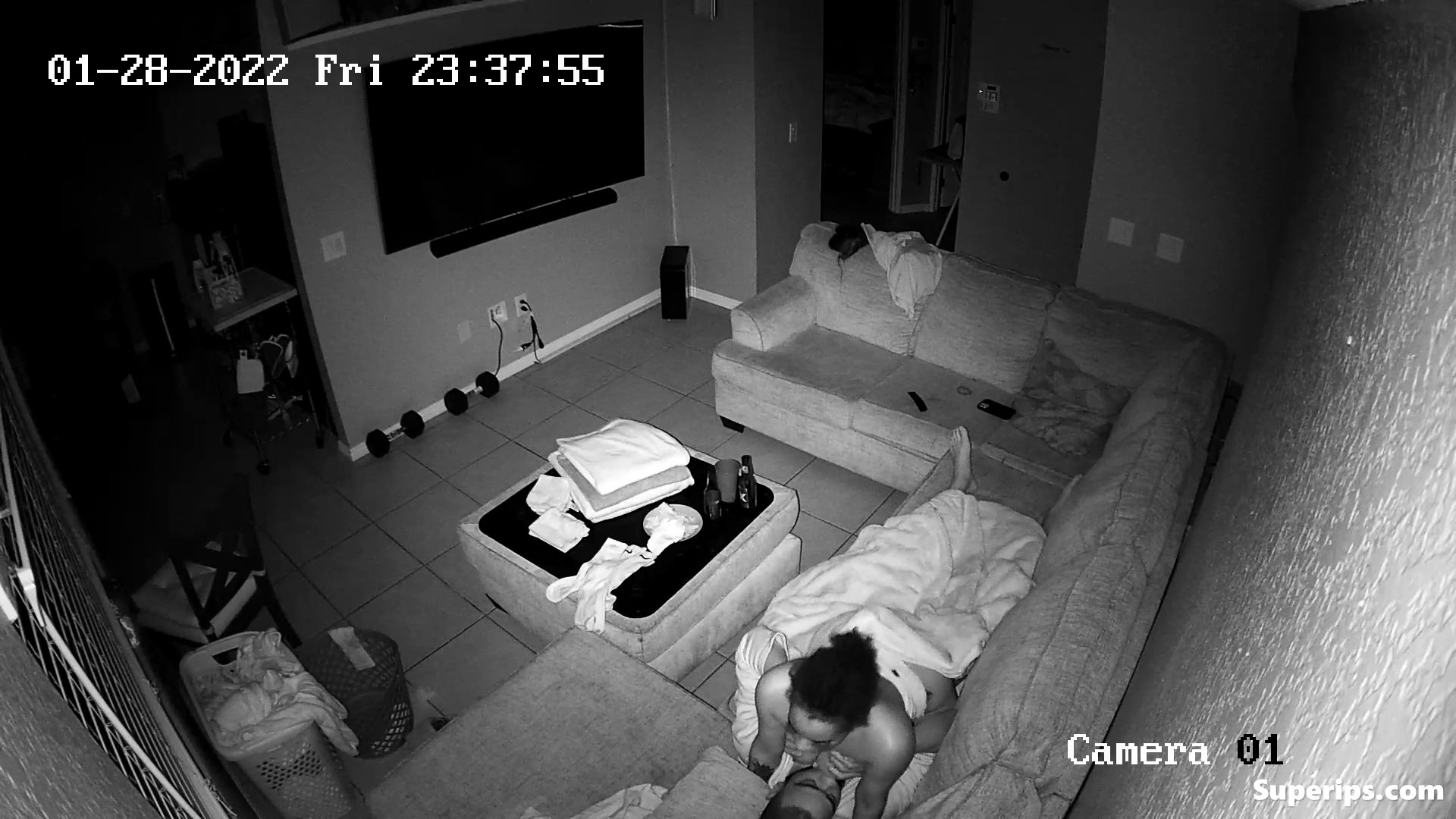 IPCAM – Black American woman gets fucked on the couch