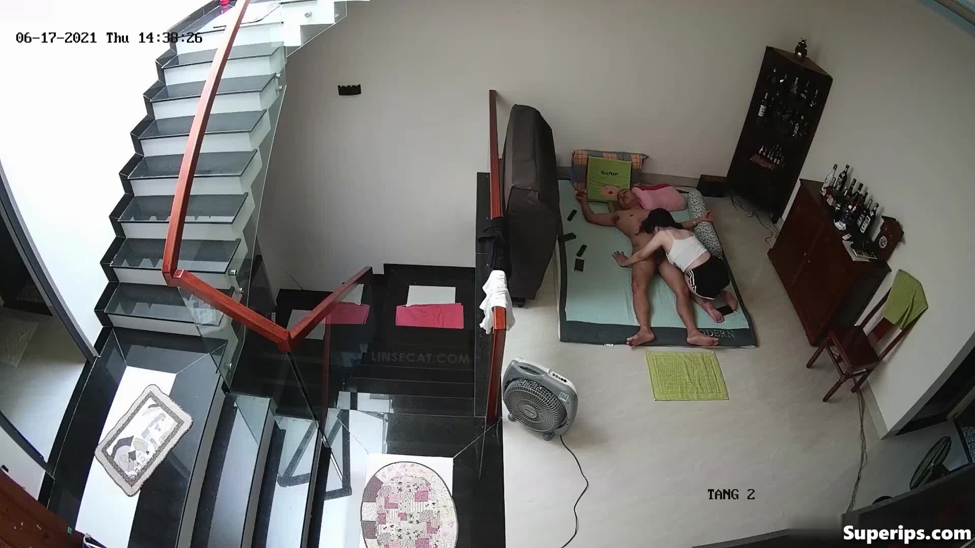 IPCAM – Japanese couple fucks on the floor
