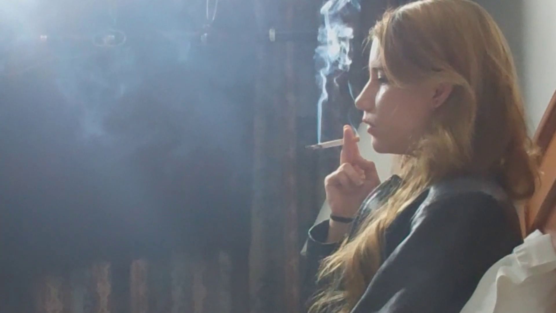 Lindsay Learns Faster How to Smoke San Francisco Girls