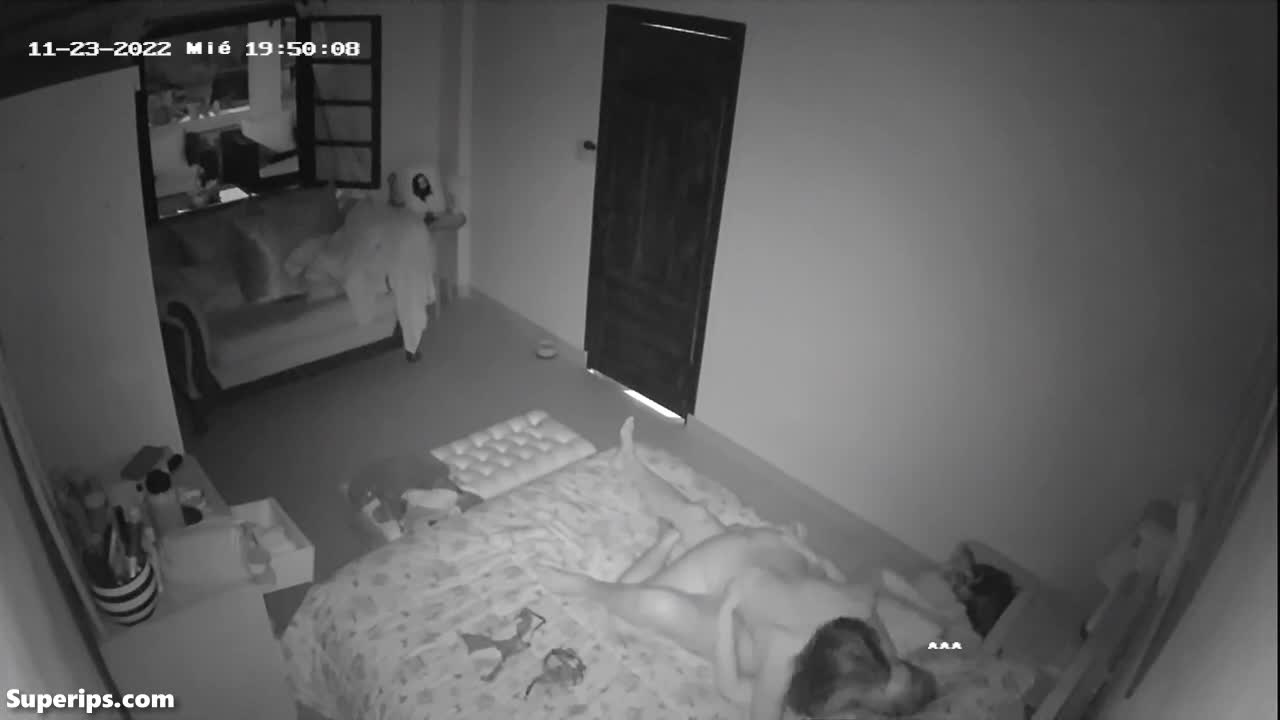 IPCAM – Italian girl gets fucked by an old woman
