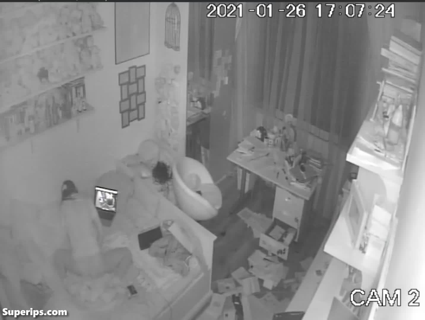 IPCAM – Petite American teen rubs her pussy on the pillow