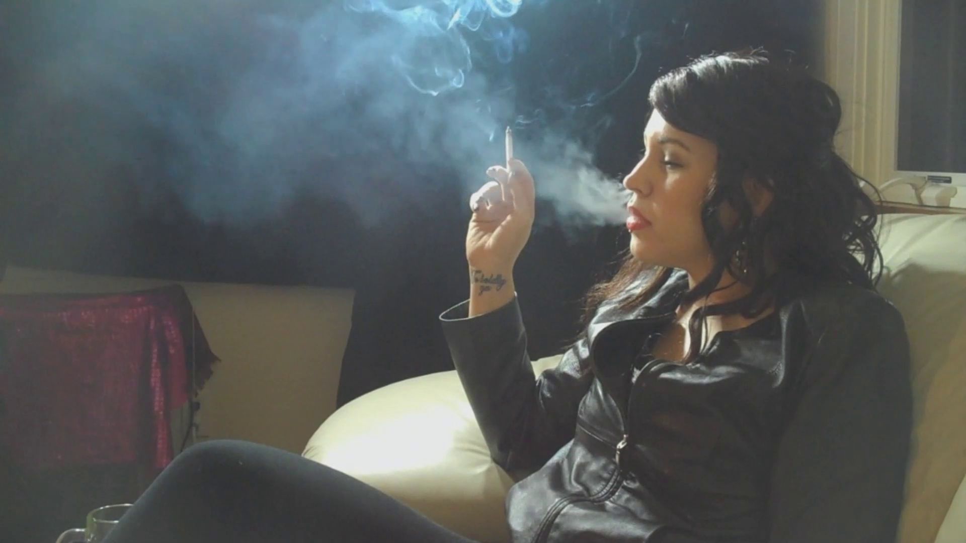 Lizzie Smokes 3 Cigarettes San Francisco Girls