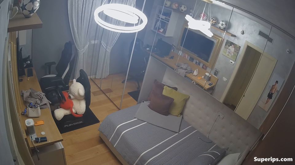 IPCAM – French virgin girl fucks brutally