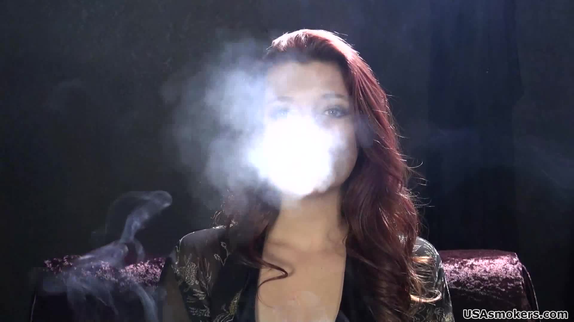 Emmie Heavy Smoking Pretty Model