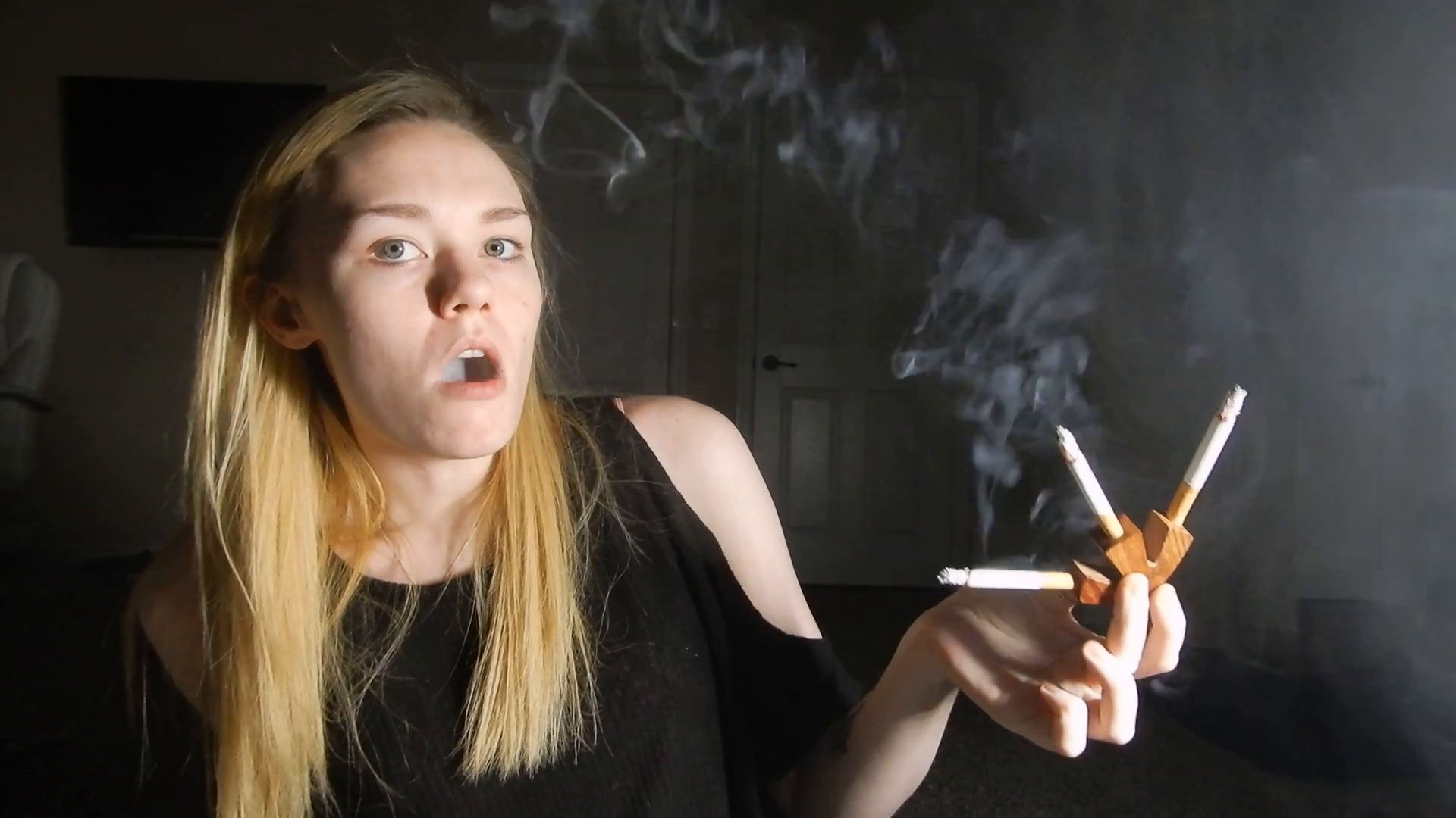 Kayley New Holder 3 Cigs at Once