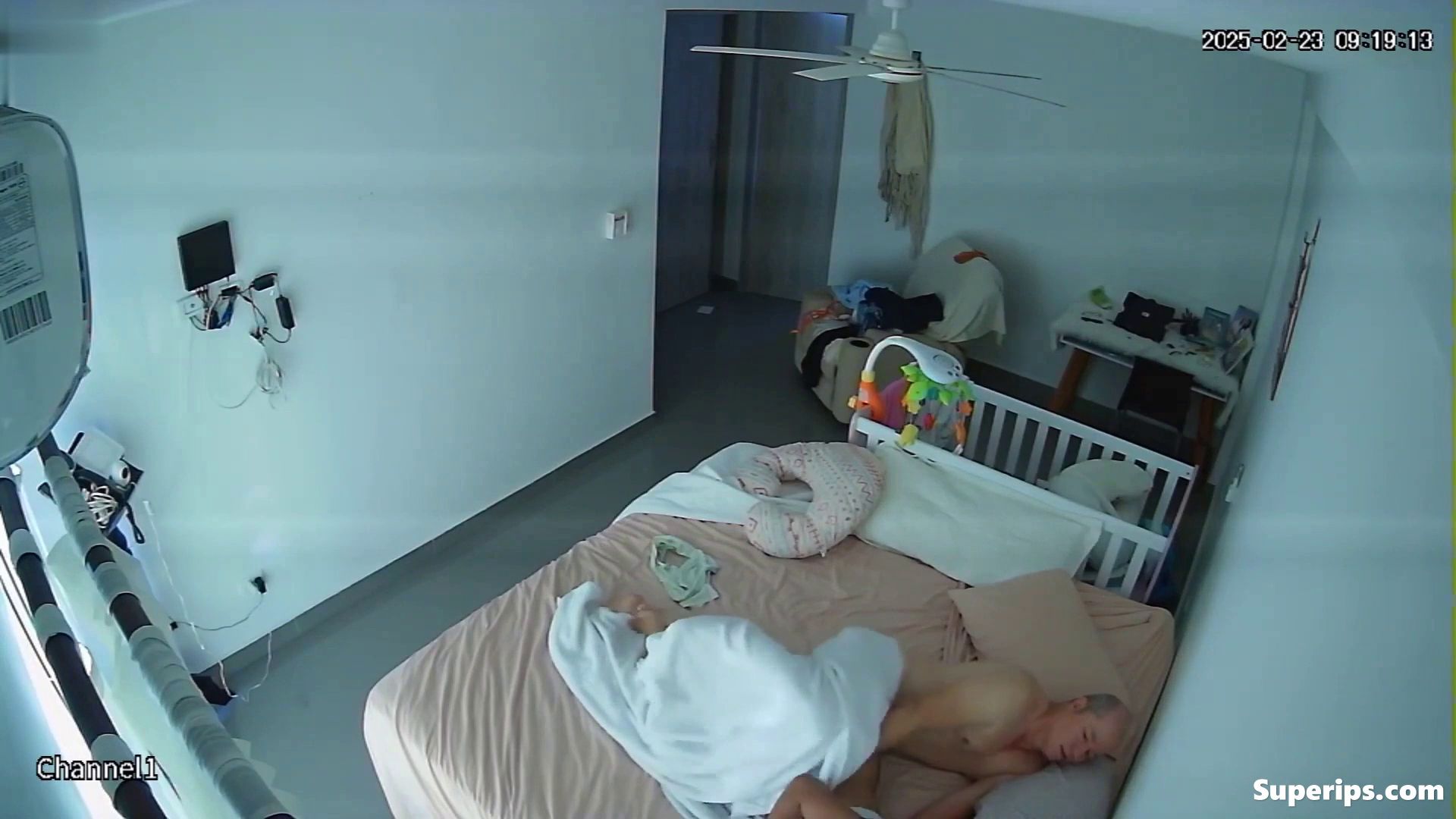 IPCAM – Latina mother gets fucked by an old man