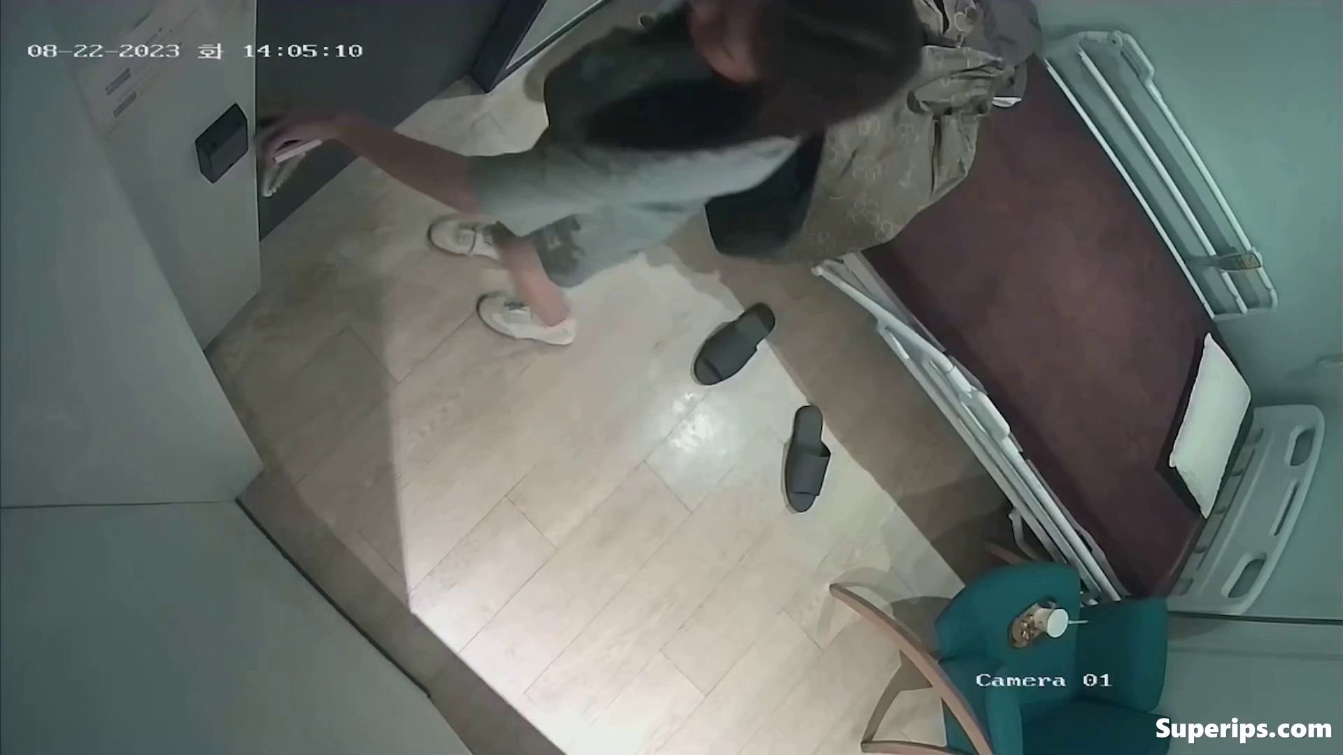 IPCAM – Cute Korean girl naked on the stretcher