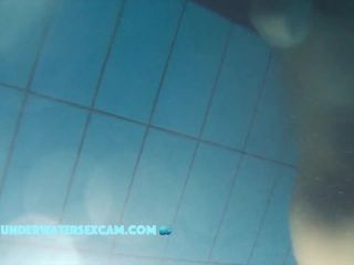 Underwatersexcam.com- This girls has a superb body