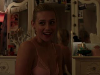 Nudeceleb- Lili Reinhart-Riverdale s01e01 (2017) HD 1080p