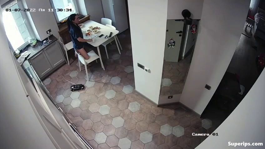 IPCAM – Ukrainian girl gets fucked in the kitchen