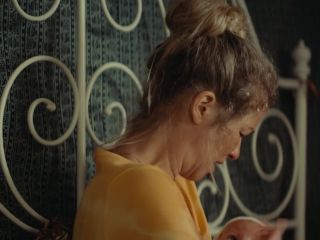 Nudeceleb- Hilde Dalik – Alles finster s01e04 (2022) HD 1080p