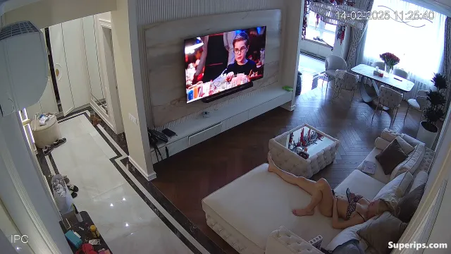 IPCAM – Russian model wife watches porn in lingerie