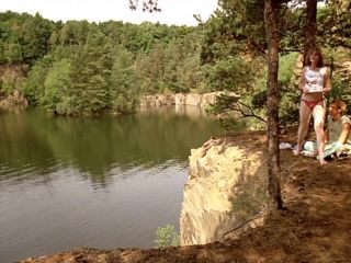 Nudeceleb- Anna Bruggemann, Nadine Warmuth, Karoline Hugler, Mirjam Neebe – Kleinruppin Forever (2004) HD 720p