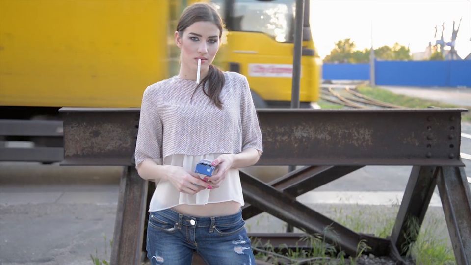 Jovana Smoking Model House #800