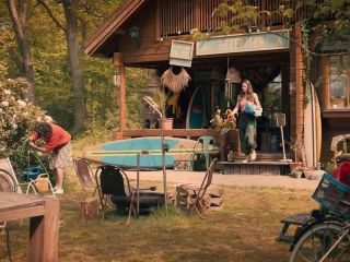 Nudeceleb- Joy Ewulu Julia Buchmann – Malibu Camping fUr Anfanger (2022) HD 720p