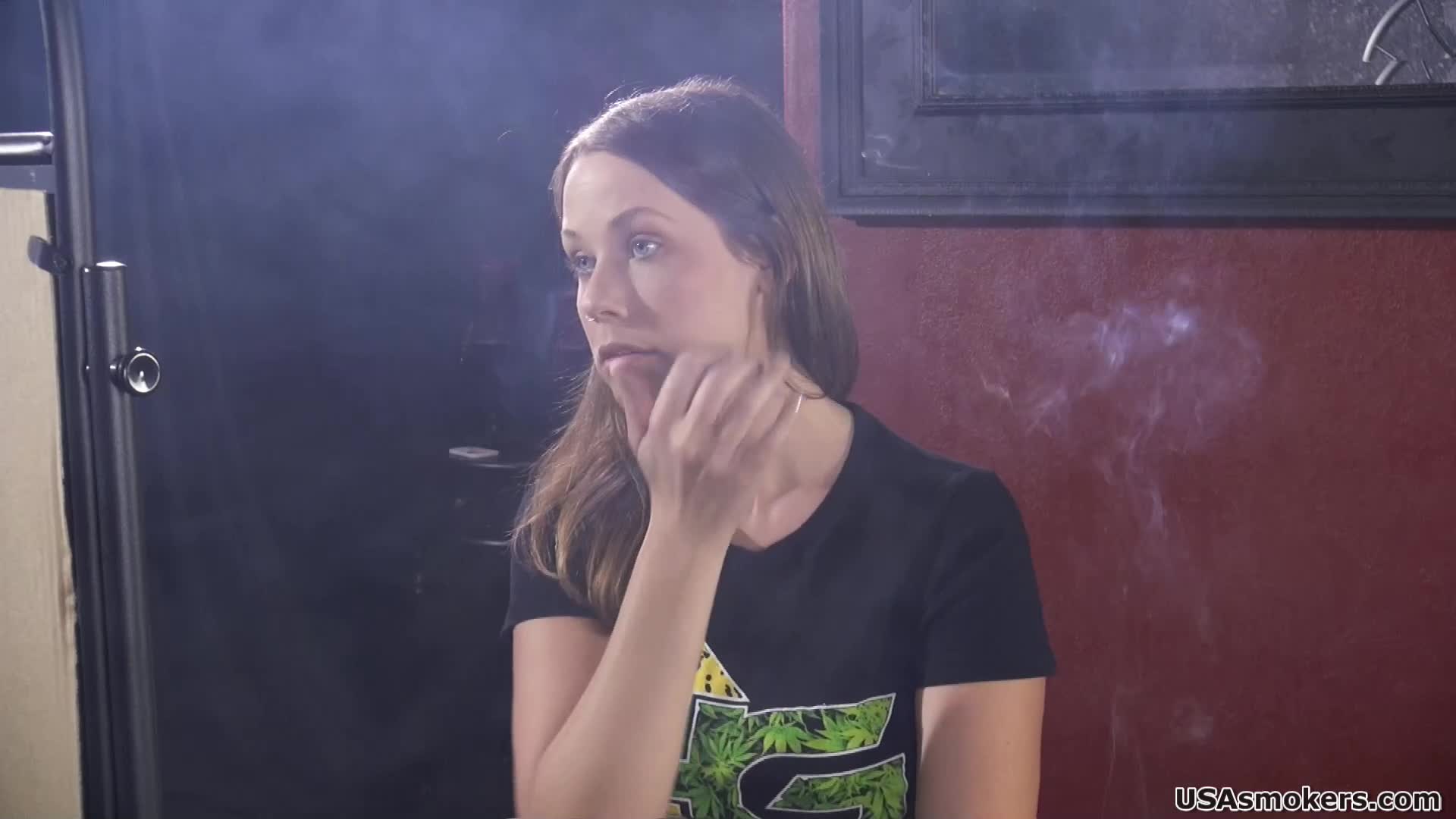 Ava Grey Legendary Smoking Model