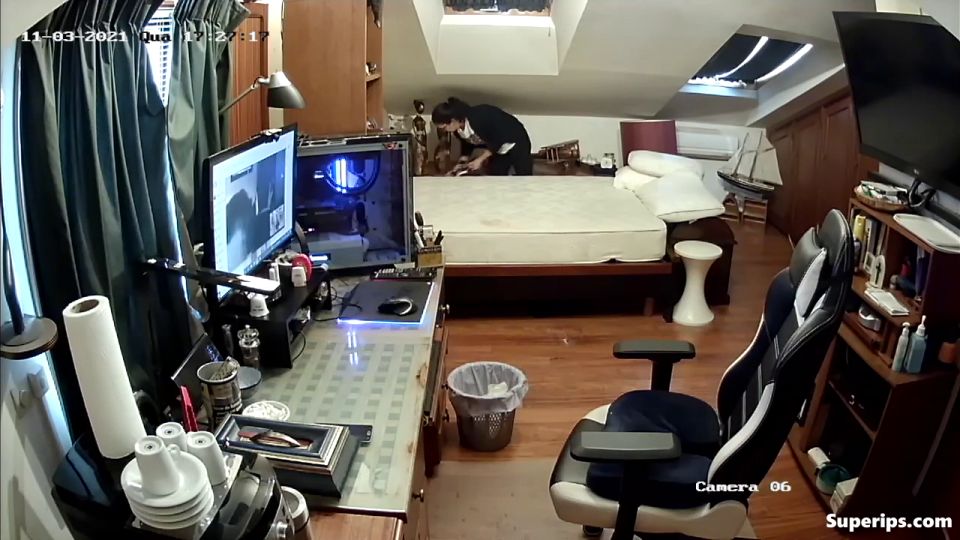 IPCAM –  American nerdy woman fucks by video call